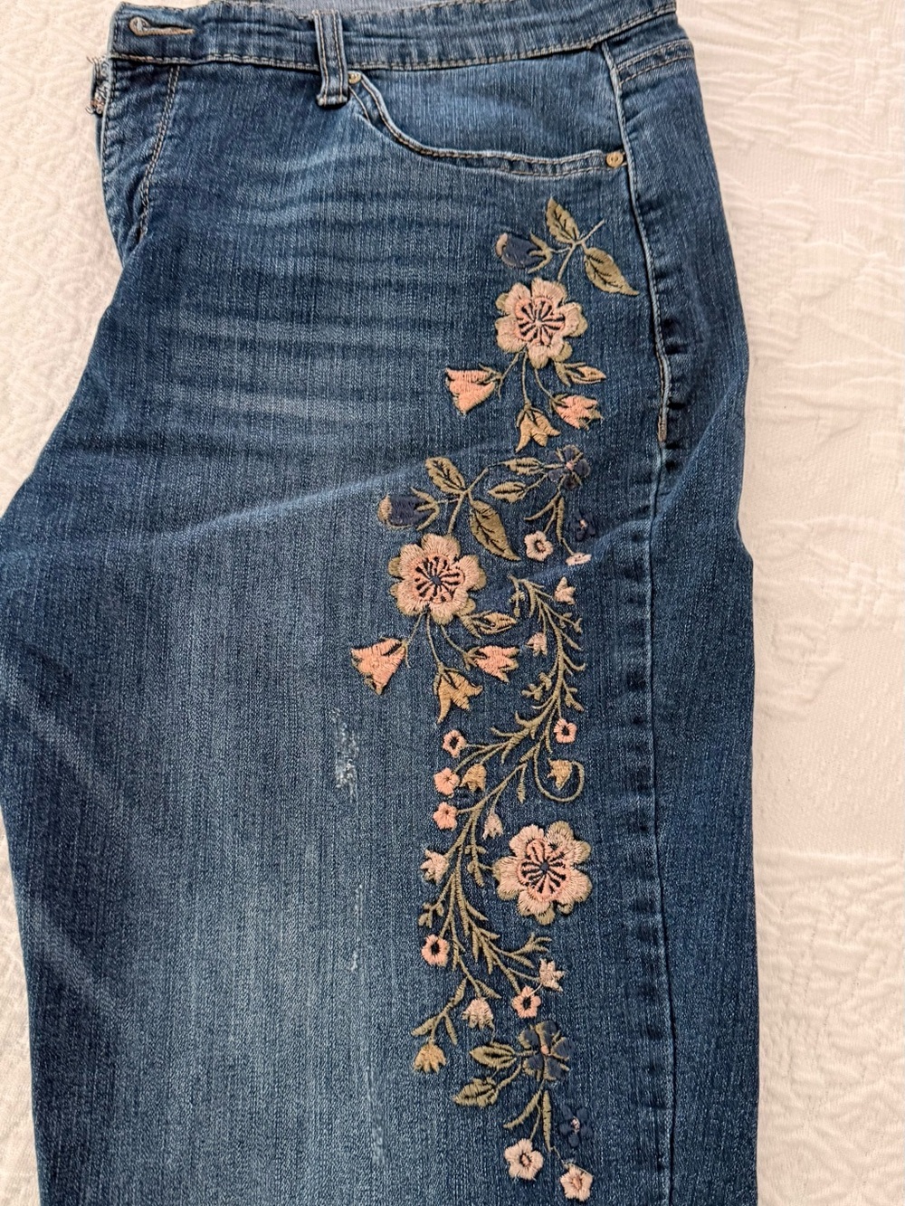 Vintage America Dark Blue Straight-Leg Jeans with Pink Floral Embroidery